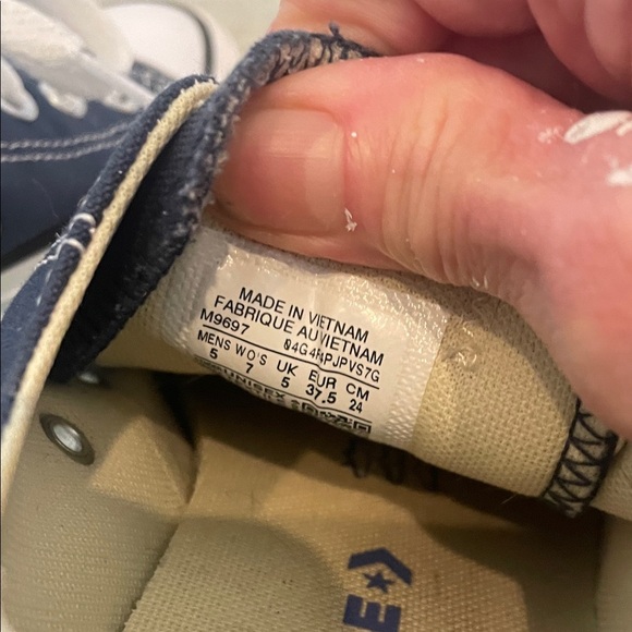 Converse women’s Dark Blue and White Sneakers size 7 - Picture 6 of 7